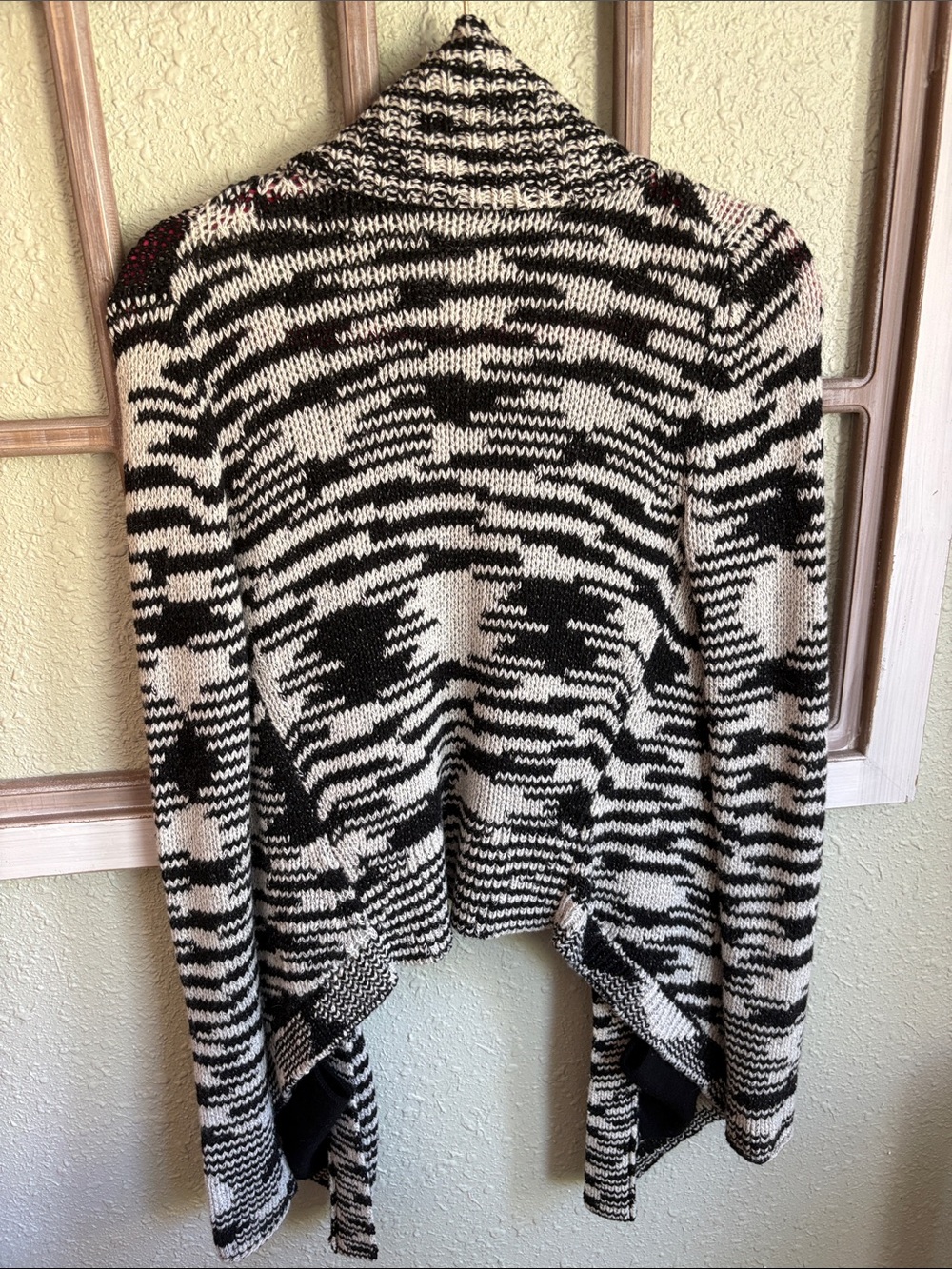 Juicy Couture Black and White Patterned Open-Front Sweater Cardigan - Picture 5 of 6